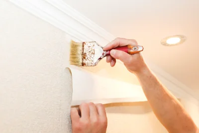 Pose de papier peint à Chimilin — revêtements muraux et toiles de verre